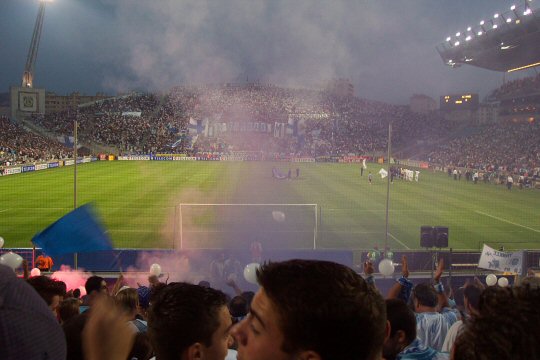 Tifo !!! Les yankee (1er plan) et les ultras (second plan)