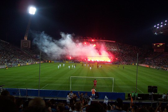 Le virage sud f&ecirc;te le 1er but